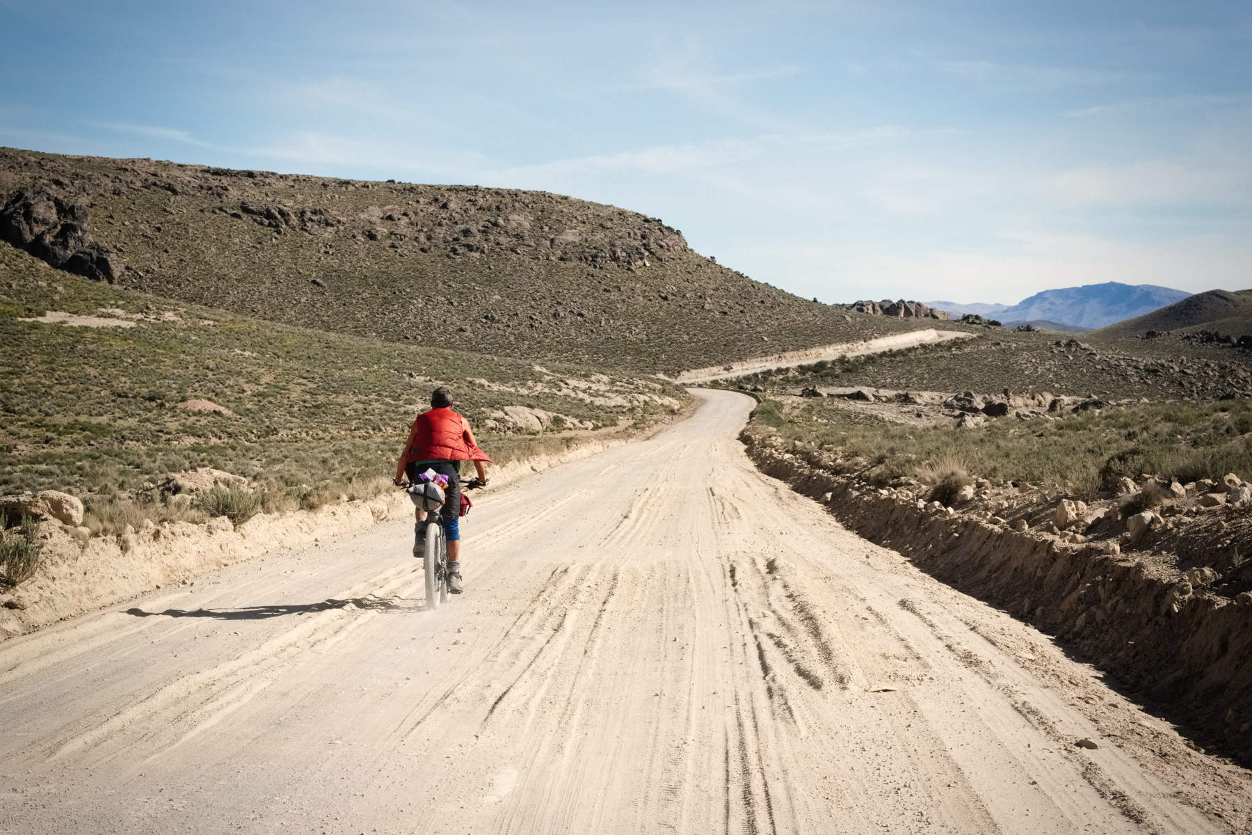 dirt road cycle touring in the Andes