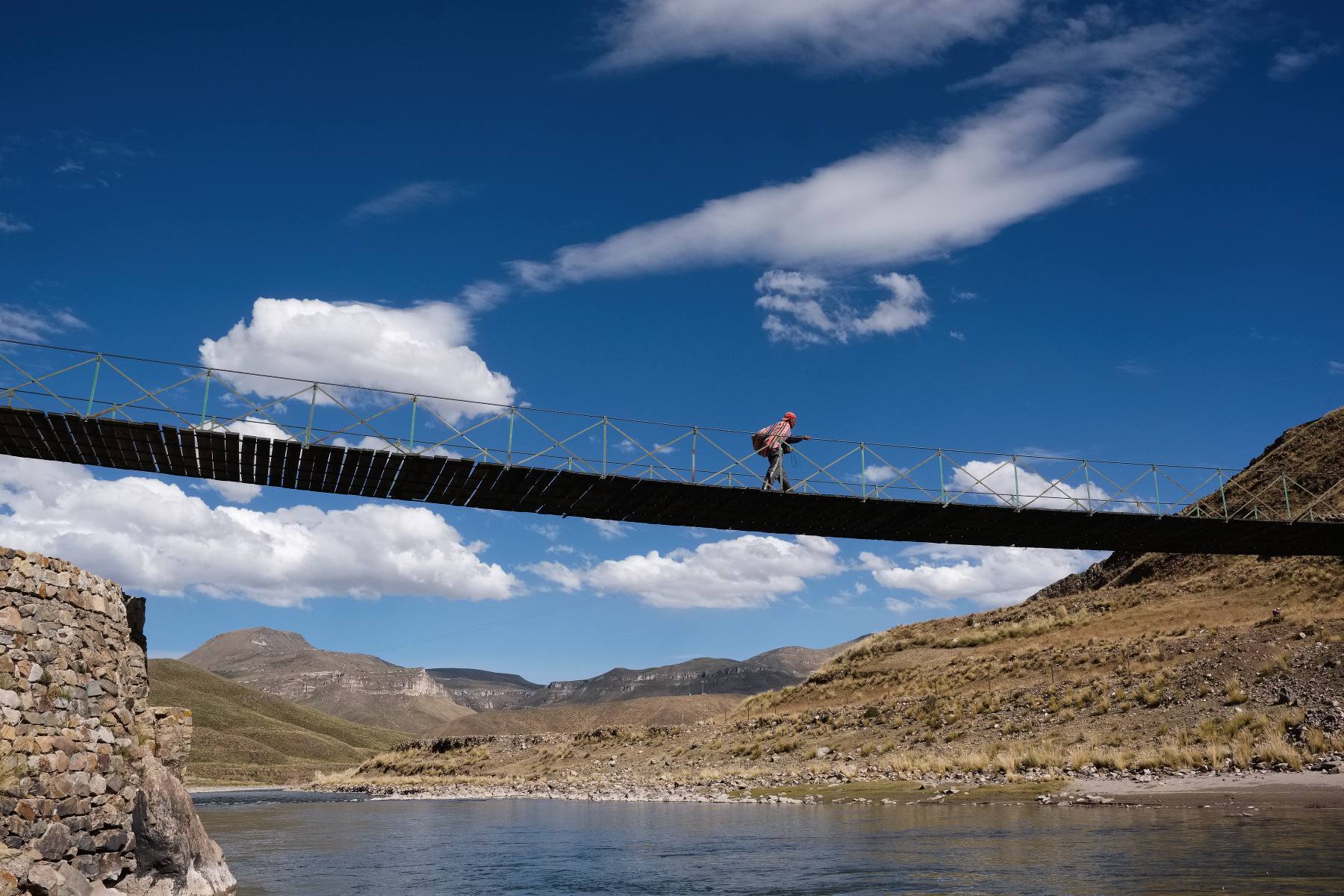 bridge over the Rio Colca at Sibayo